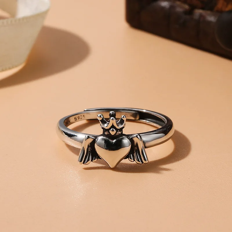 S925 pure silver heart wing ring men's antique style ring women's versatile silver jewelry temperament accessories
S925 pure silver heart wing ring men's antique style ring women's versatile silver jewelry temperament accessories