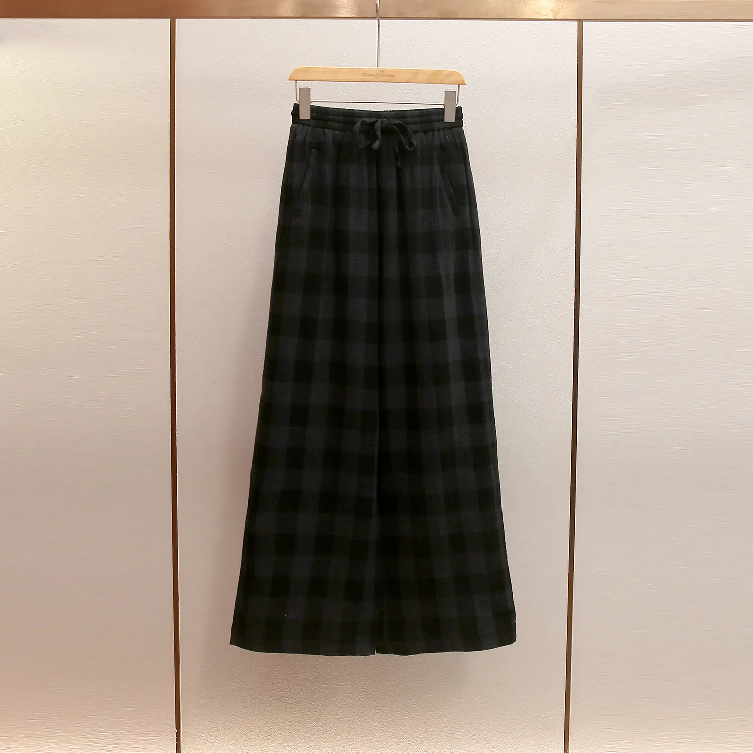 MaSande High-End Women's Spring New Retro Versatile Simple Sle Elastic Waist Plaid Wide Leg Casual Pants Commute Sle
MaSande High-End Women's Spring New Retro Versatile Simple Sle Elastic Waist Plaid Wide Leg Casual Pants Commute Sle