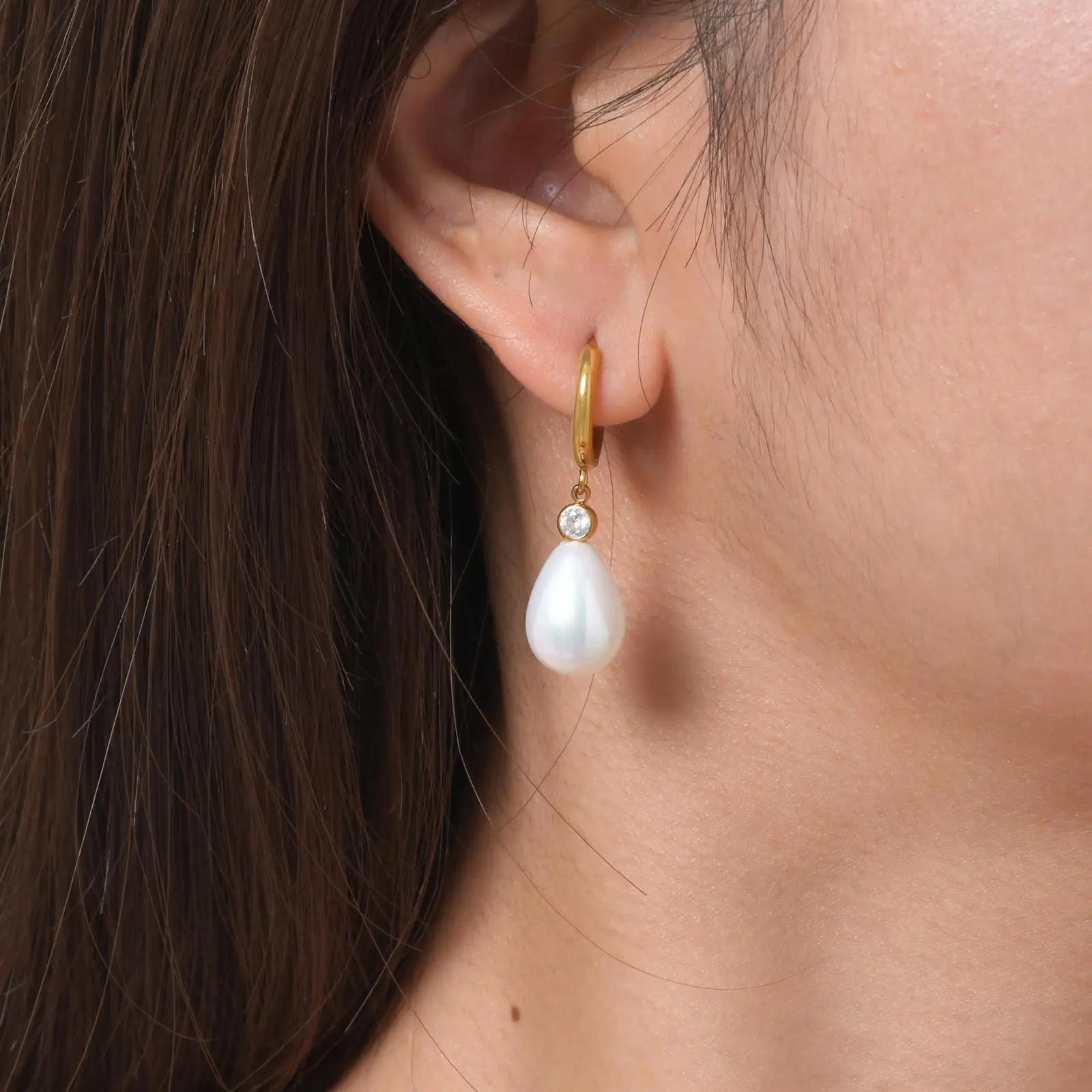Elegant Zircon Imitation Pearl Water Drop Earrings for Women,Stainless Steel Hoop Earrings,Classic Jewelry Mother's Day Gift
Elegant Zircon Imitation Pearl Water Drop Earrings for Women,Stainless Steel Hoop Earrings,Classic Jewelry Mother's Day Gift