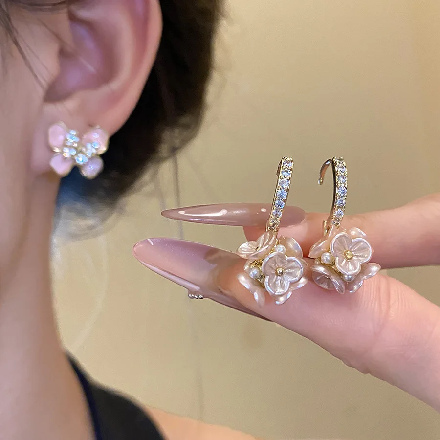 Pink Imitation Pearl Petal Flower Drop Earrings Women Rhinestones Dripping Oil Butterfly Nail Earrings Sweet Accessories Dating
Pink Imitation Pearl Petal Flower Drop Earrings Women Rhinestones Dripping Oil Butterfly Nail Earrings Sweet Accessories Dating