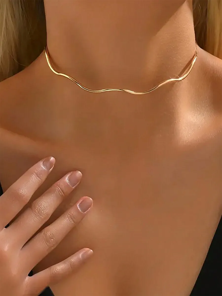 1pc Women Elegant Minimalist Choker Necklace, Iron Geometric Wavy Pattern Neck Ring, Perfect For Banquet, Party, Holiday And Dai
1pc Women Elegant Minimalist Choker Necklace, Iron Geometric Wavy Pattern Neck Ring, Perfect For Banquet, Party, Holiday And Dai