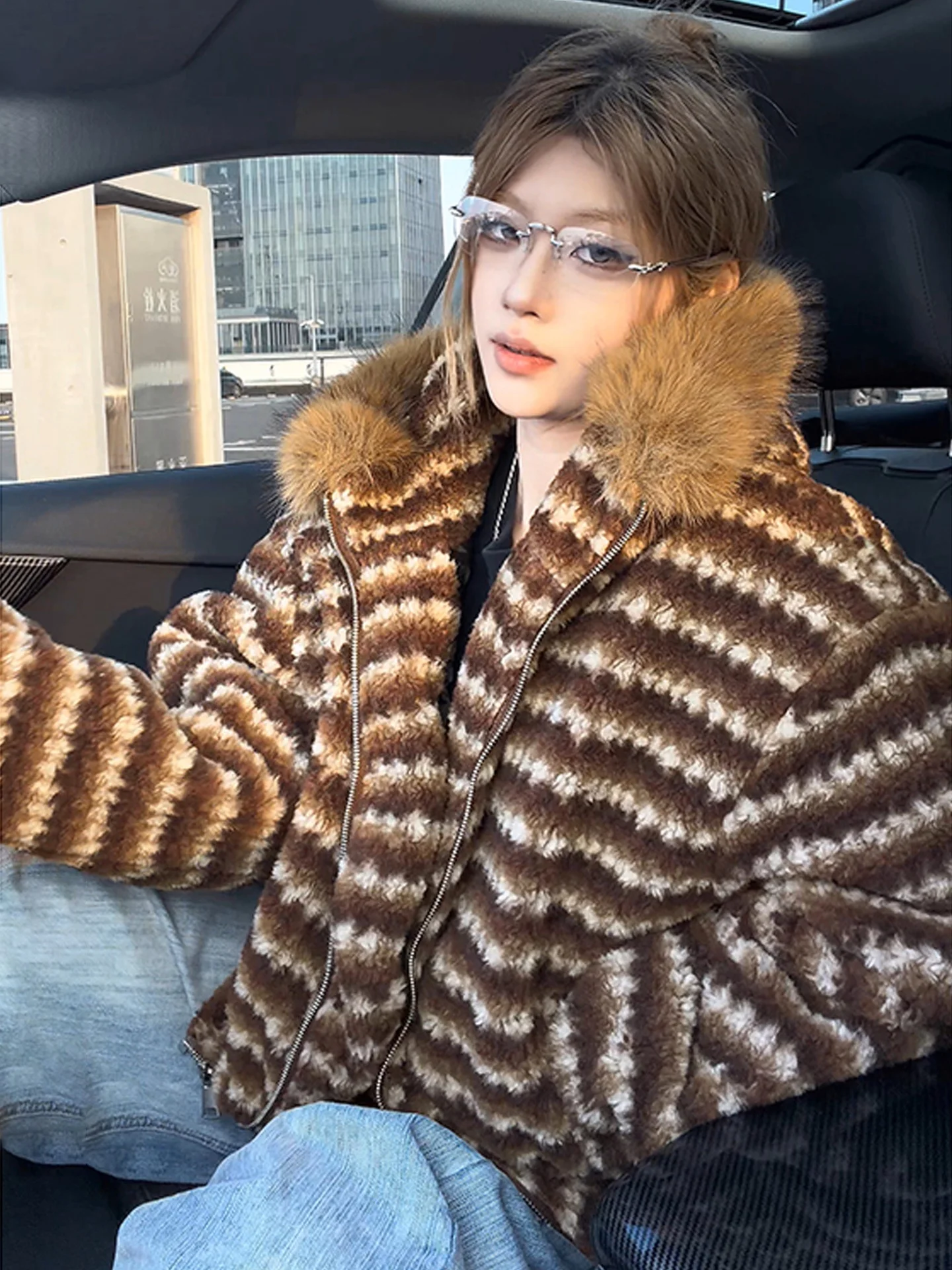 Американская ретро-куртка из хлопкового бархата в полоску, теплая, уютная парка для мужчин и женщин, зимняя верхняя одежда
Американская ретро-куртка из хлопкового бархата в полоску, теплая, уютная парка для мужчин и женщин, зимняя верхняя одежда