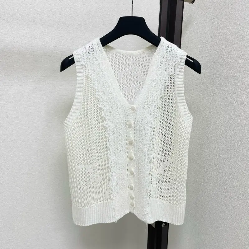 2026 New Delicate Lace Pattern Hollow Out Knit V Neck Vest Breathable Sleeveless Top
2026 New Delicate Lace Pattern Hollow Out Knit V Neck Vest Breathable Sleeveless Top