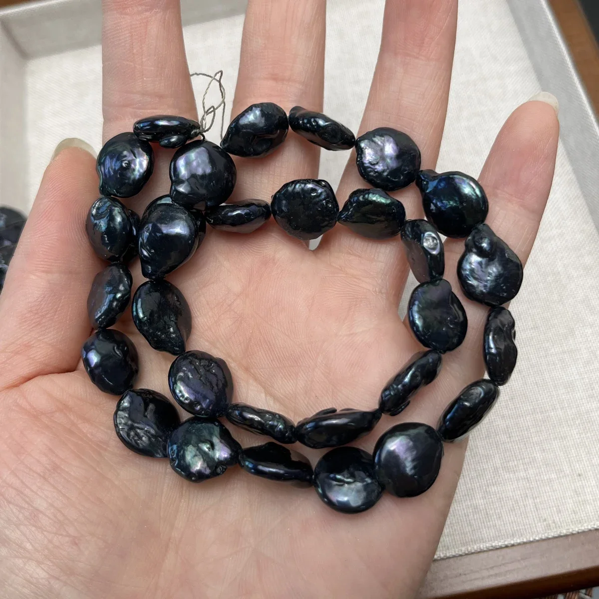 10-11mm AAA Natural Freshwater Black Buttons Round Pearl Bead Jewelry Make Gift DIY Necklace Bracelet Accessories Wedding Women
10-11mm AAA Natural Freshwater Black Buttons Round Pearl Bead Jewelry Make Gift DIY Necklace Bracelet Accessories Wedding Women