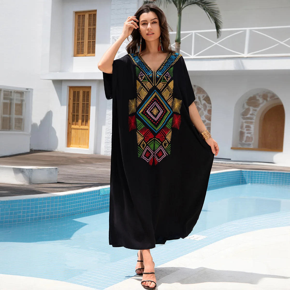 Женское богемное платье с V-образным вырезом и пышными рукавами
Женское богемное платье с V-образным вырезом и пышными рукавами