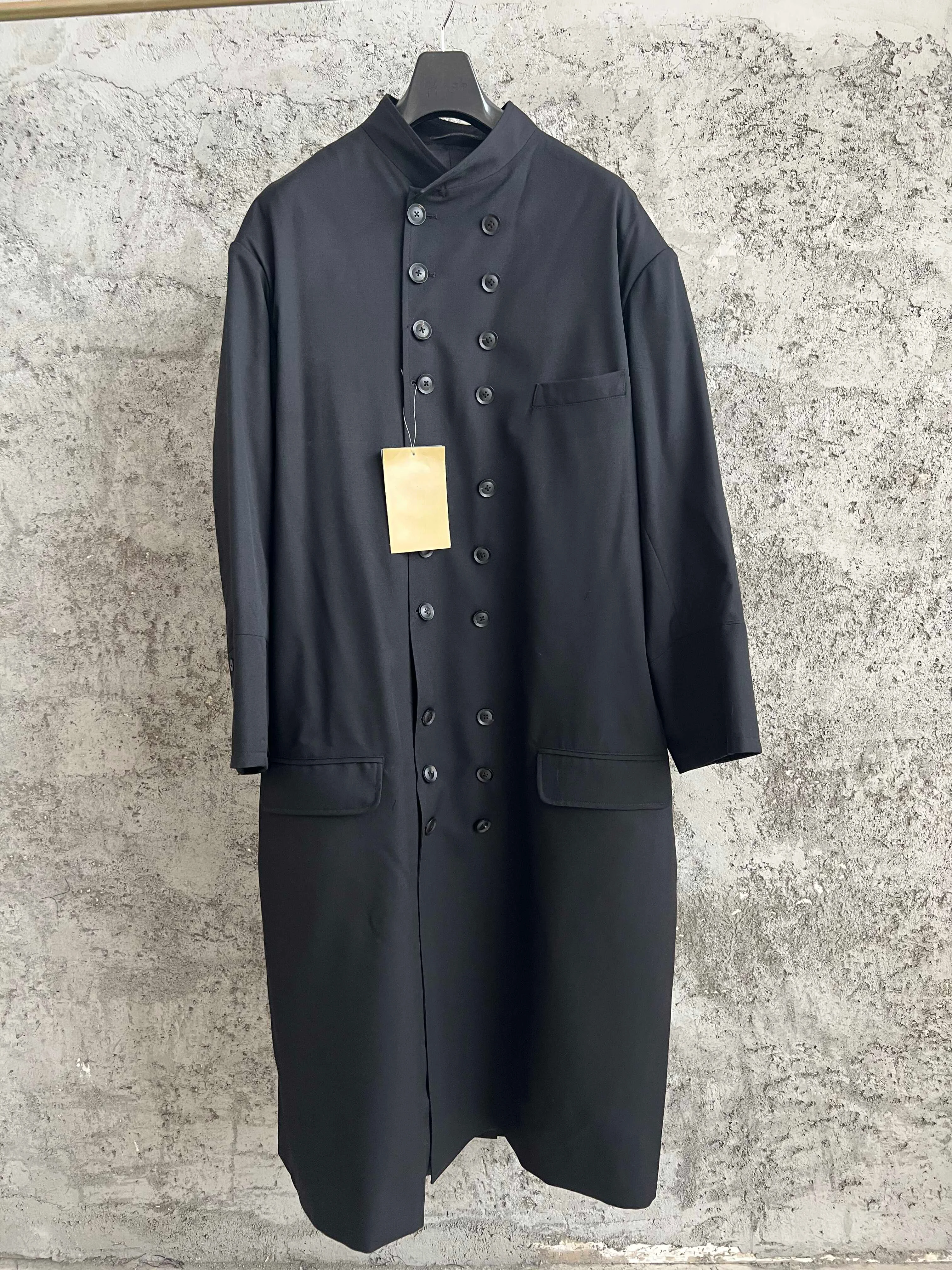 TOP-YAMAMOTO design sense double-breasted stand-up collar long coat, button-decorated straight black casual coat
TOP-YAMAMOTO design sense double-breasted stand-up collar long coat, button-decorated straight black casual coat