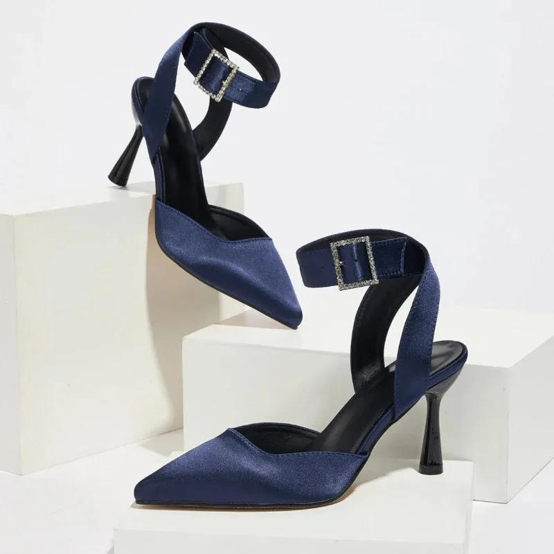 Новые женские туфли-мюли 2026 года на высоком каблуке с острым носком, женские туфли-лодочки, лаконичные офисные туфли, коричневые модные сандалии на массивном каблуке для женщин
Новые женские туфли-мюли 2026 года на высоком каблуке с острым носком, женские туфли-лодочки, лаконичные офисные туфли, коричневые модные сандалии на массивном каблуке для женщин