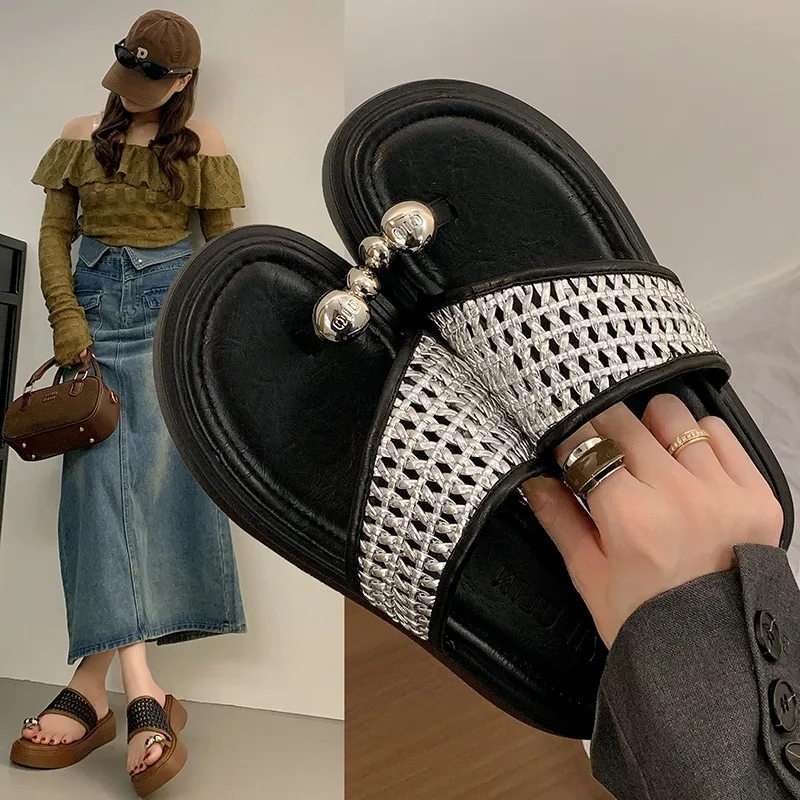 Women's Platform Sole Slippers Toe Clip Weave Metal Decoration Flip Flops Dress Daily Summer Hollow Upper Zapatillas De Mujer
Women's Platform Sole Slippers Toe Clip Weave Metal Decoration Flip Flops Dress Daily Summer Hollow Upper Zapatillas De Mujer