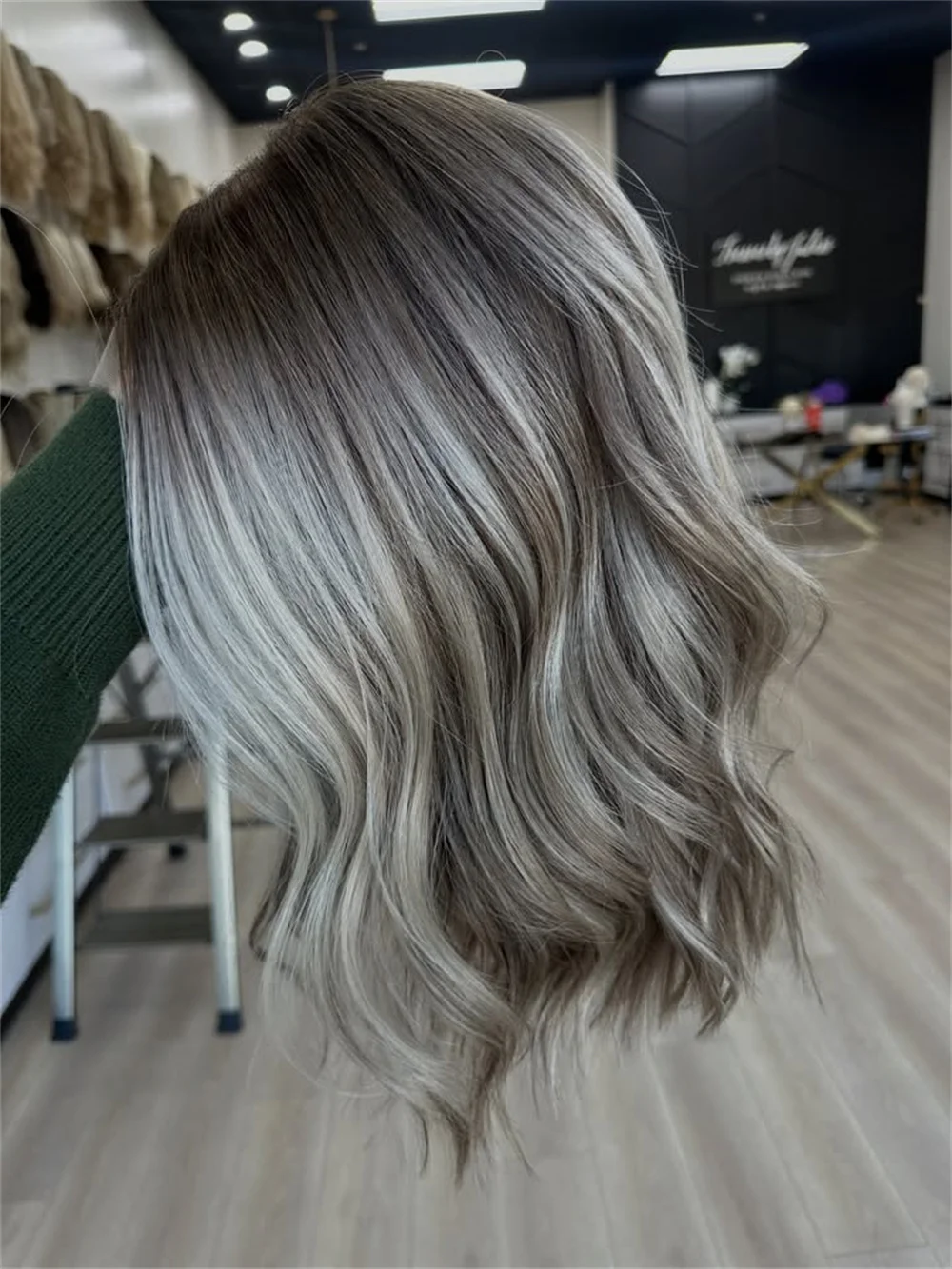 Темно-пепельно-серый парик без клея с эффектом балаяж, синтетический, с кружевной передней частью, короткий волнистый боб, с темными корнями, для косплея и вечеринок, женский парик
Темно-пепельно-серый парик без клея с эффектом балаяж, синтетический, с кружевной передней частью, короткий волнистый боб, с темными корнями, для косплея и вечеринок, женский парик