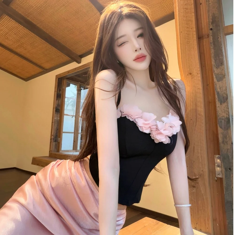 Elegant Floral Halter Top And Fish Tail Skirt Two Piece Set Party Dress Women's Fashion Slim Fit mid Waist Summer Outfit
Elegant Floral Halter Top And Fish Tail Skirt Two Piece Set Party Dress Women's Fashion Slim Fit mid Waist Summer Outfit