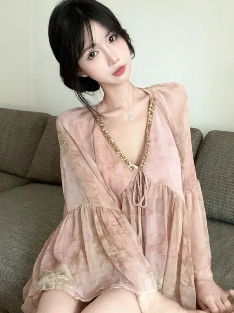 Loose Fit V-neck Tunic Top with Belt And Flared Sleeves in Chiffon Korean Style Summer New Fashion plus Size Slimming Top
Loose Fit V-neck Tunic Top with Belt And Flared Sleeves in Chiffon Korean Style Summer New Fashion plus Size Slimming Top