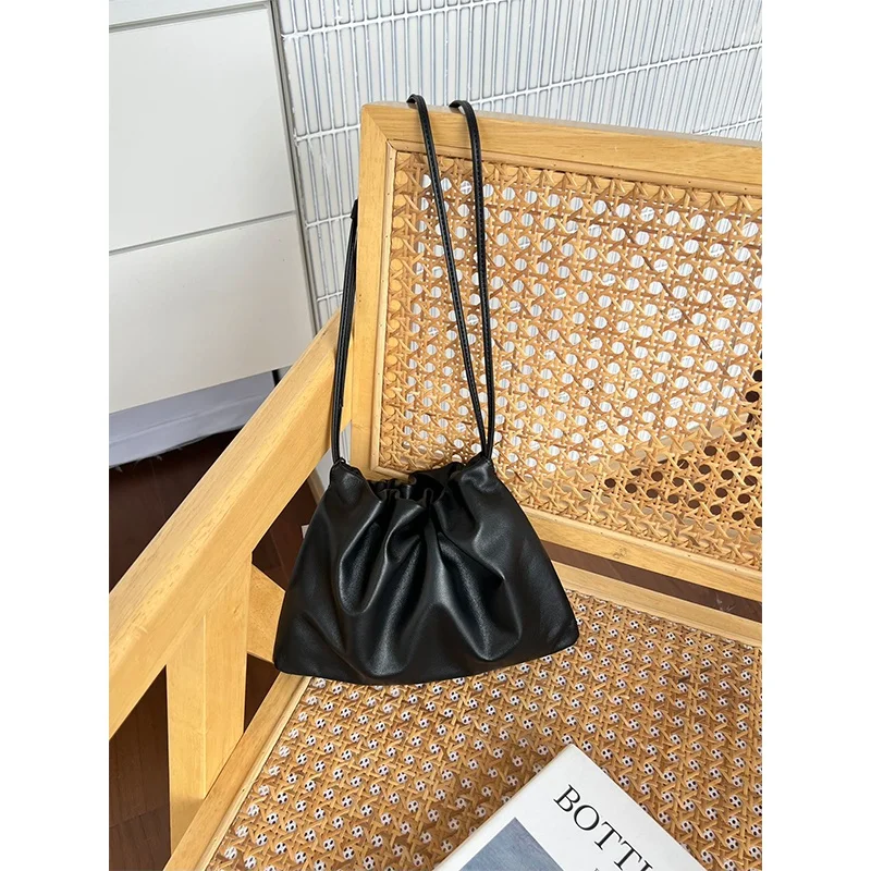 MICOAT Cloud Oulder Bag Женская сумка через плечо Сумка из овечьей кожи Sli Универсальная сумка на одном ремешке 
MICOAT Cloud Oulder Bag Женская сумка через плечо Сумка из овечьей кожи Sli Универсальная сумка на одном ремешке