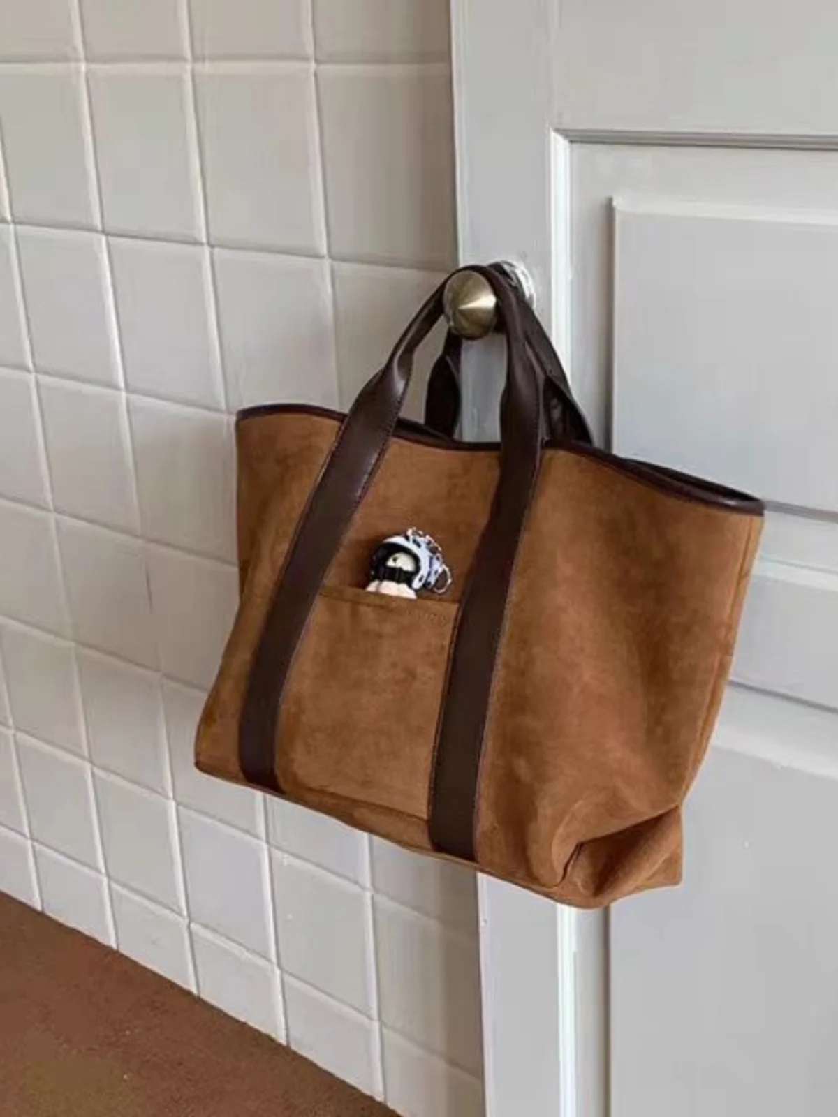 Korean Sle Large Capaci Velvet Surface Women's Tote Bag Simple Faion Handbag Casual Pure Color oulder Bag for Autumn ...
Korean Sle Large Capaci Velvet Surface Women's Tote Bag Simple Faion Handbag Casual Pure Color oulder Bag for Autumn ...