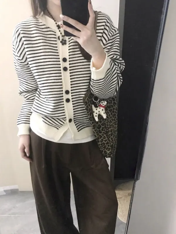 Korean Sle Slim Fit ort Striped Knit Sweater Gentle Wind Unique Top for Small Figures Autumn Faion Ladies' Premium Knit...
Korean Sle Slim Fit ort Striped Knit Sweater Gentle Wind Unique Top for Small Figures Autumn Faion Ladies' Premium Knit...