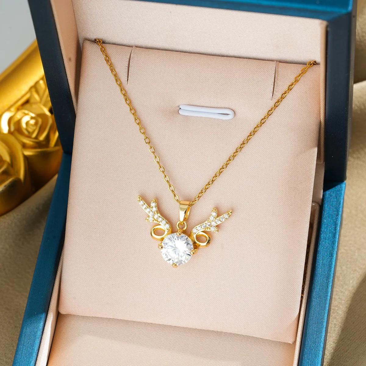 Hot-selling zircon necklace for women with a little deer, light luxury and versatile collarbone chain
Hot-selling zircon necklace for women with a little deer, light luxury and versatile collarbone chain