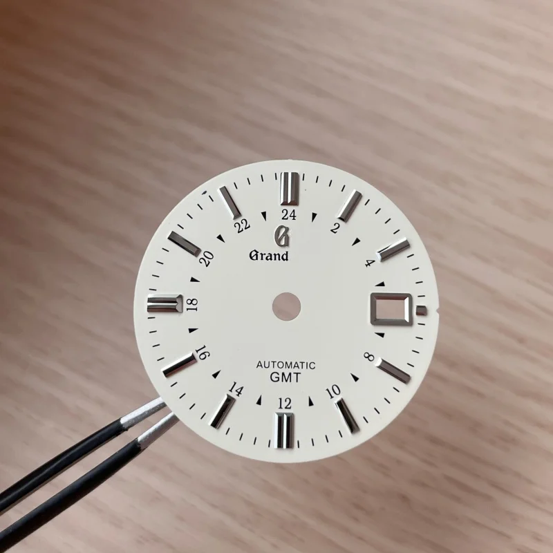 Z2 31mm dial watch accessory white Green style GMT dial, suitable for Japanese NH34 movement GS logo
Z2 31mm dial watch accessory white Green style GMT dial, suitable for Japanese NH34 movement GS logo