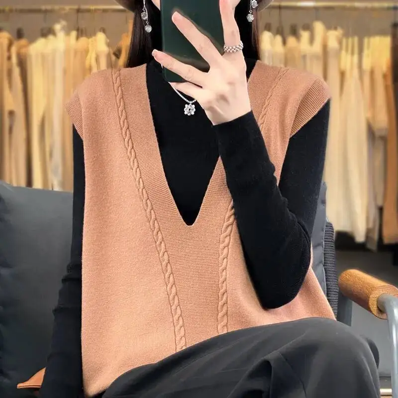 Sleeveless Knitted Vest Women Spring Autumn Fashion Deep V Neck Solid Color Sweater Daily Commute Loose Comfortable Tops Mujer
Sleeveless Knitted Vest Women Spring Autumn Fashion Deep V Neck Solid Color Sweater Daily Commute Loose Comfortable Tops Mujer