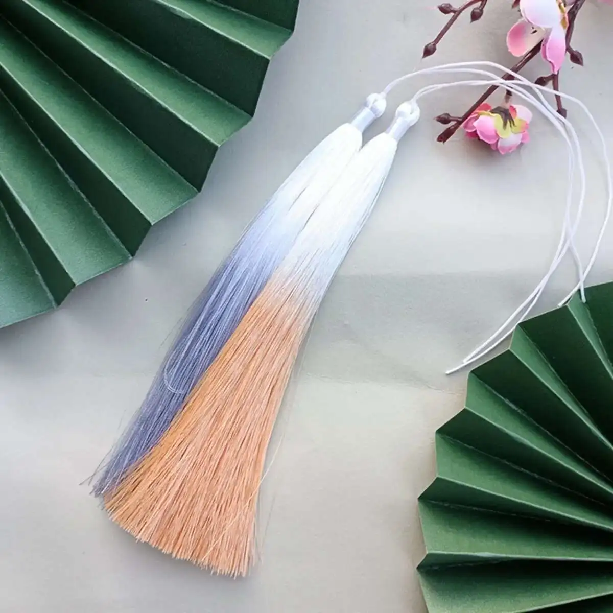 Древний стиль, 20 см, элегантная градиентная кисточка, радужная кисточка, полиэстер, вертикальная шелковая подвесная кисточка, прессованный воротник ханьфу
Древний стиль, 20 см, элегантная градиентная кисточка, радужная кисточка, полиэстер, вертикальная шелковая подвесная кисточка, прессованный воротник ханьфу
