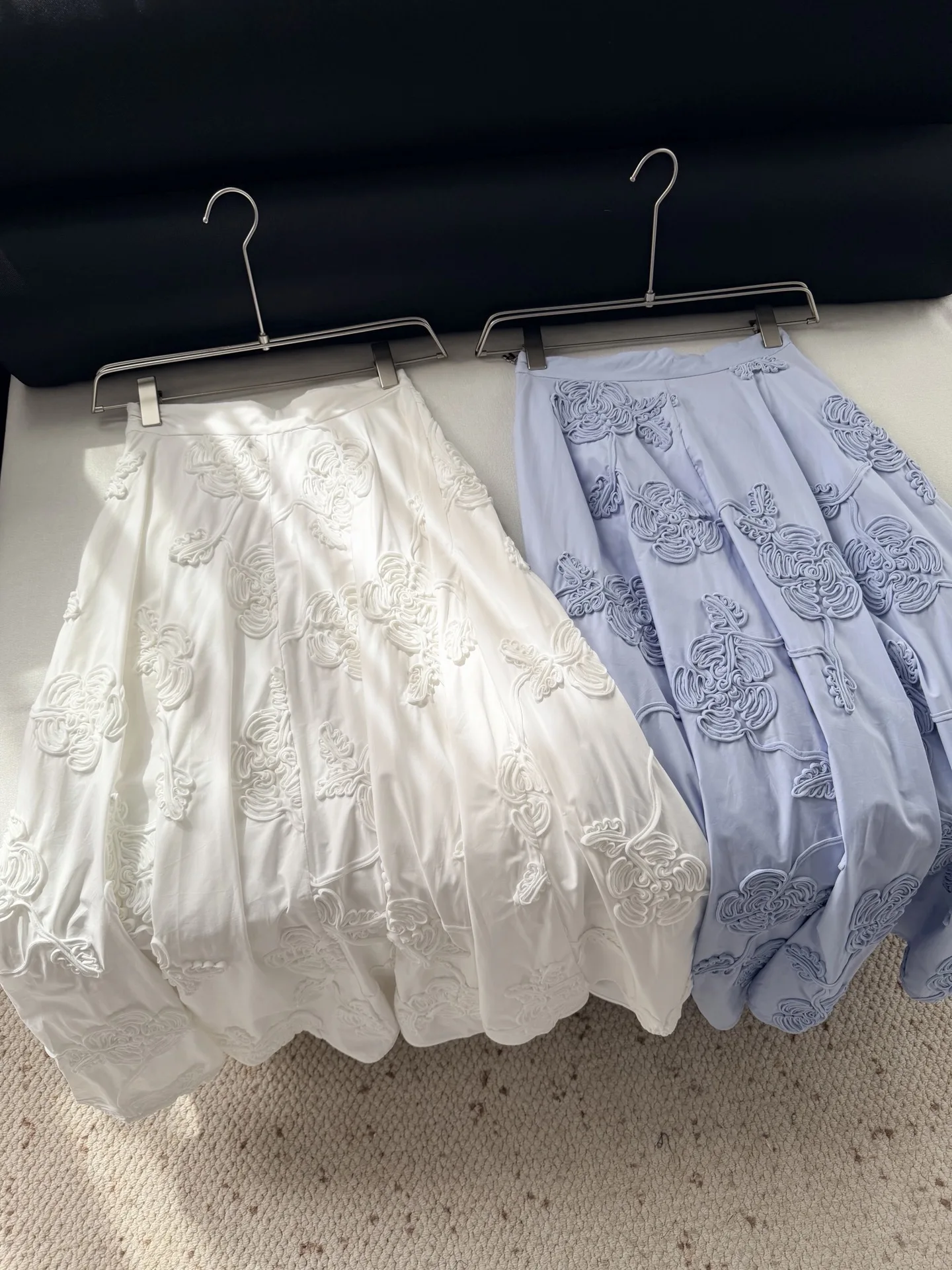 26 Early Spring New Fashionable and Versatile Elegant Hand cranked Flower Embroidered Half length Skirt Women's Wear
26 Early Spring New Fashionable and Versatile Elegant Hand cranked Flower Embroidered Half length Skirt Women's Wear
