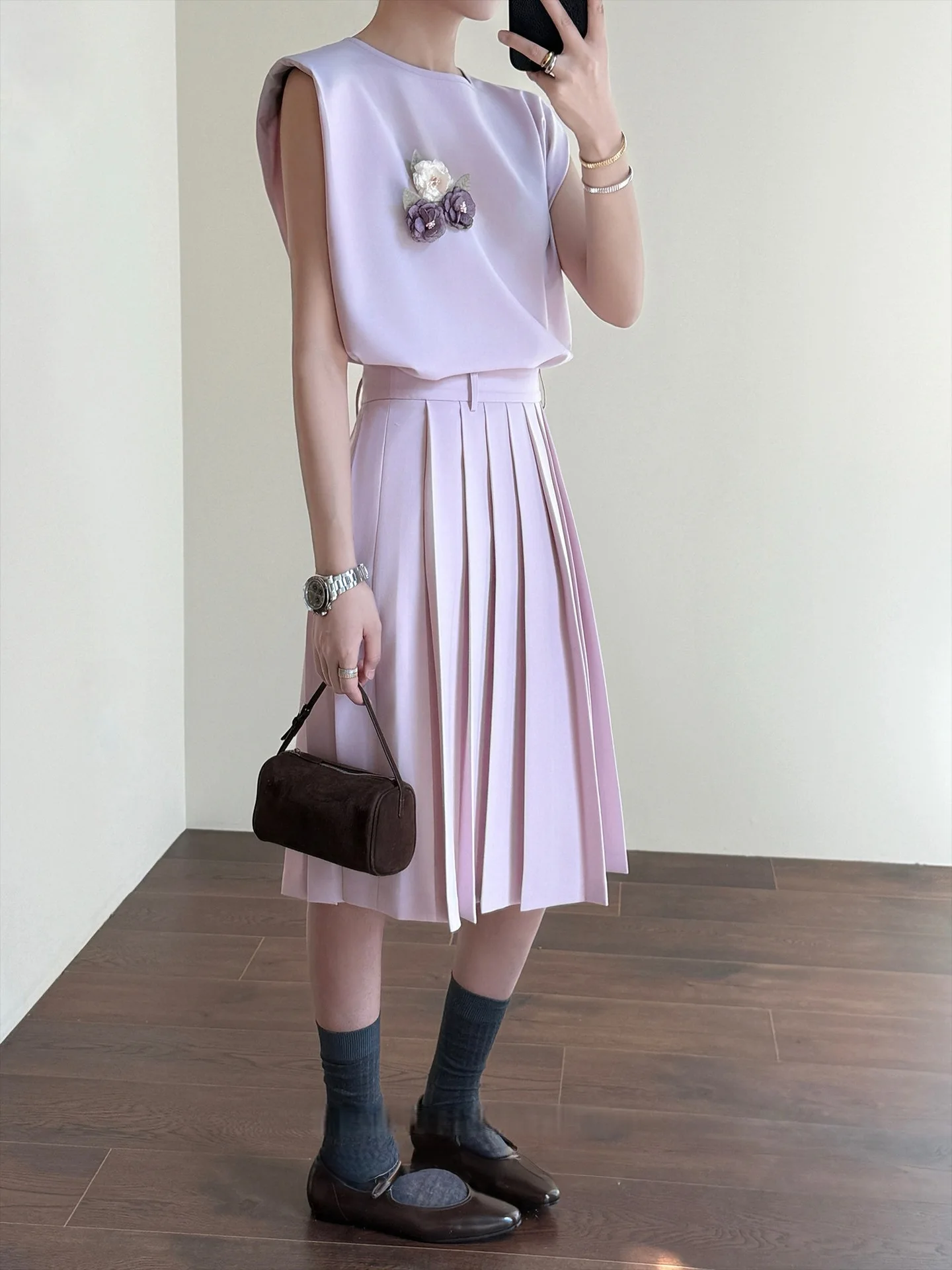 Spring Pleated Skirt Suit Women Sleeveless Pullover Vest Tops+high Waist Big Swing Knee Length Skirt Autumn Female Two Piece Set
Spring Pleated Skirt Suit Women Sleeveless Pullover Vest Tops+high Waist Big Swing Knee Length Skirt Autumn Female Two Piece Set