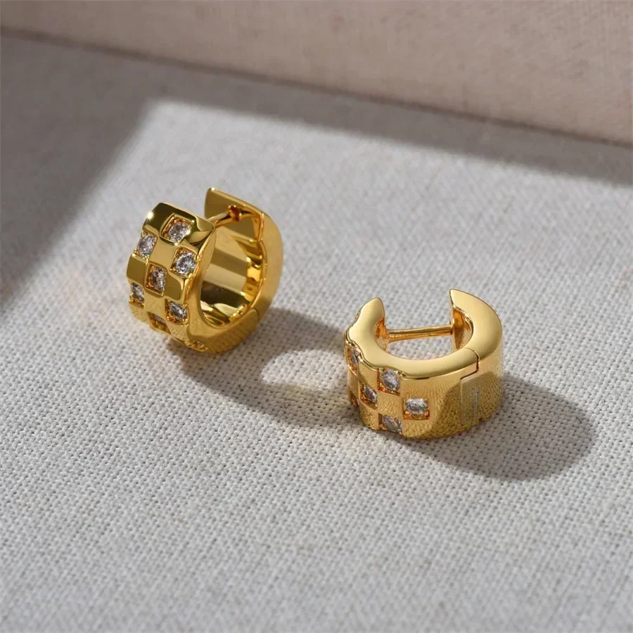 Vintage Fashion Hip-Hop Metal Inlaid Zircon Ear Buckle for Men&Women Niche Light Luxury Earrings Top High-end Jewelry Gift Trend
Vintage Fashion Hip-Hop Metal Inlaid Zircon Ear Buckle for Men&Women Niche Light Luxury Earrings Top High-end Jewelry Gift Trend