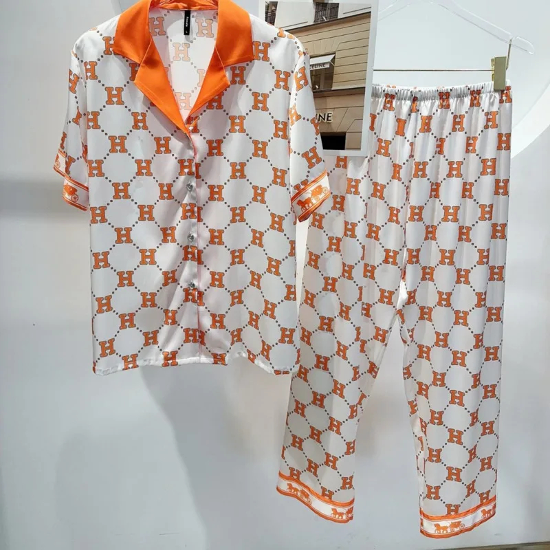 2025 Horse Summer Autumn Women Short Sleeve Pants Ice Silk Two Piece Set Pajamas Homewear Nightgown Luxury Sleepwear Orange
2025 Horse Summer Autumn Women Short Sleeve Pants Ice Silk Two Piece Set Pajamas Homewear Nightgown Luxury Sleepwear Orange
