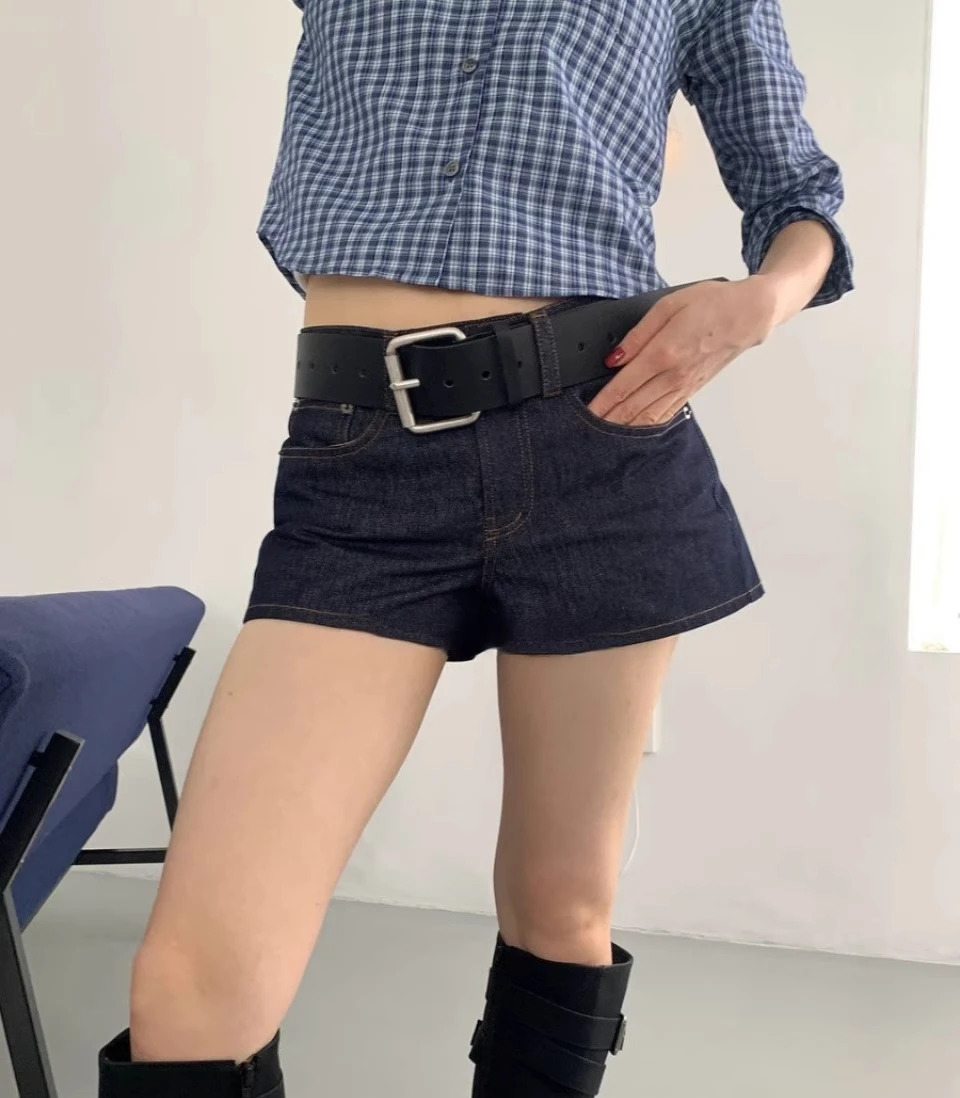 Корейская классическая уличная одежда, винтажные джинсовые шорты с низкой талией для женщин, летние повседневные универсальные джинсовые шорты Spice Girls, женские джинсовые шорты
Корейская классическая уличная одежда, винтажные джинсовые шорты с низкой талией для женщин, летние повседневные универсальные джинсовые шорты Spice Girls, женские джинсовые шорты