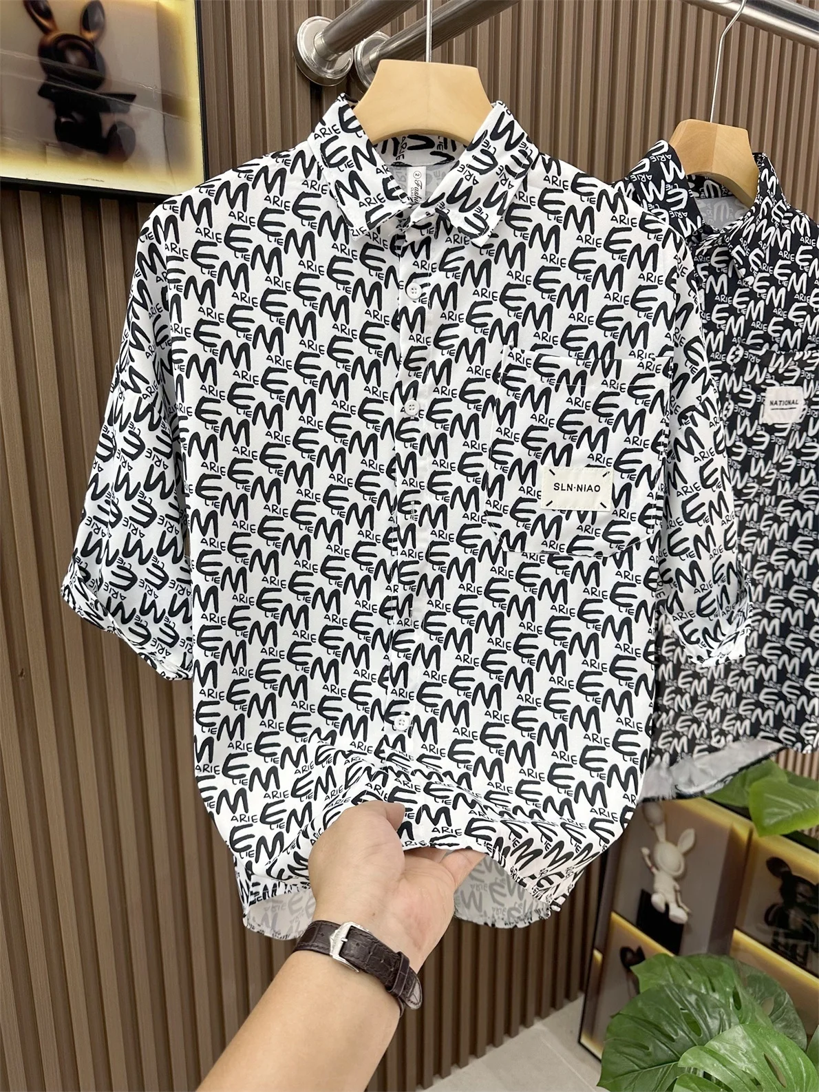Summer 2025 Men's Fashion Casual Short Sleeve Shirt Printed Collar Breathable Loose Fit Youth Daily Wear Sun Protection
Summer 2025 Men's Fashion Casual Short Sleeve Shirt Printed Collar Breathable Loose Fit Youth Daily Wear Sun Protection