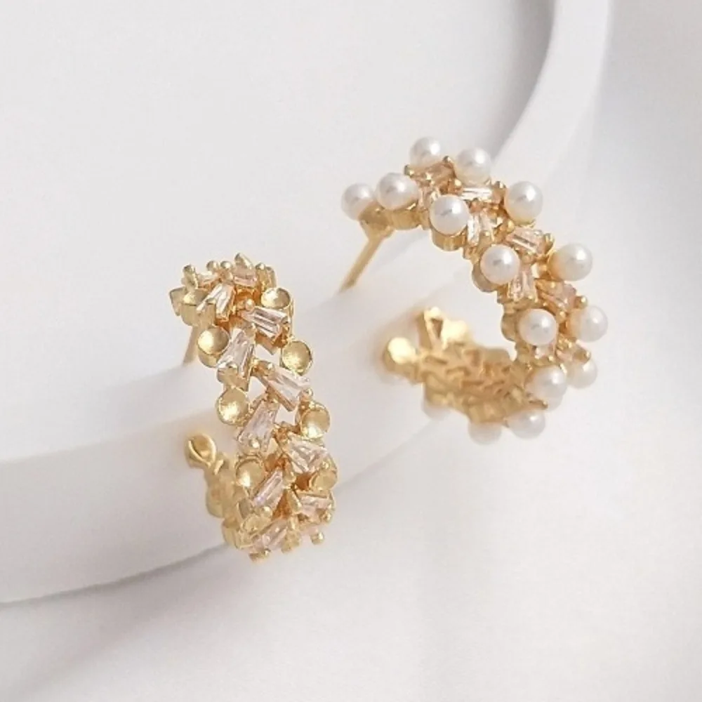 Copper 14K Gold Color Zircon C Shape Adhesive Pearl Hollow Earrings Stud Earrings Handmade DIY Ear Jewelry Accessories Material
Copper 14K Gold Color Zircon C Shape Adhesive Pearl Hollow Earrings Stud Earrings Handmade DIY Ear Jewelry Accessories Material