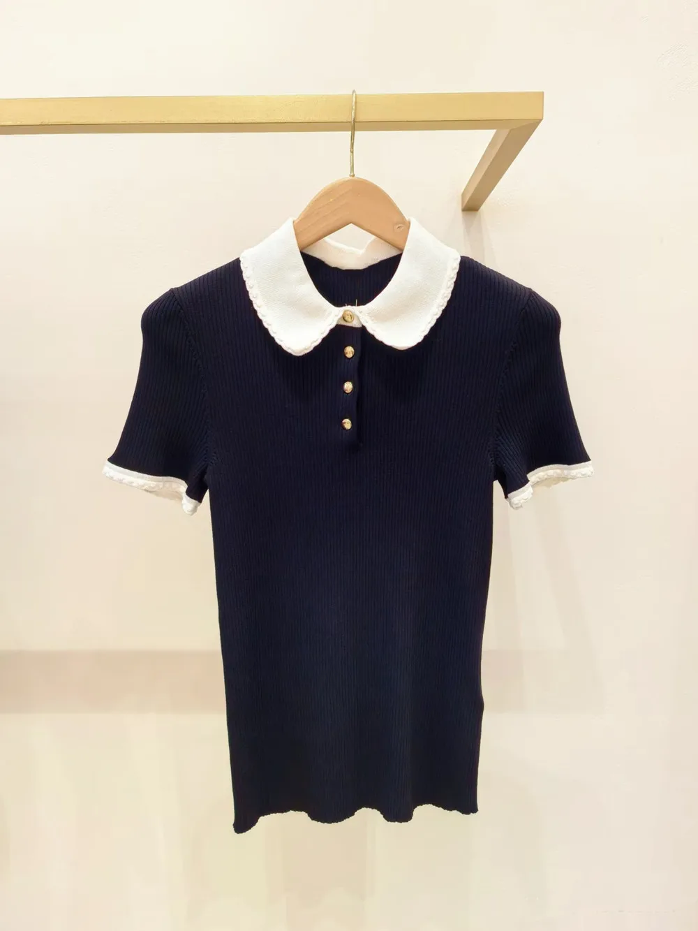 Elegant Black Knitted Top Women's Slim Fit Short Sleeve Turn-down Collar Color Block French Style High-end Version Summer Fas...
Elegant Black Knitted Top Women's Slim Fit Short Sleeve Turn-down Collar Color Block French Style High-end Version Summer Fas...