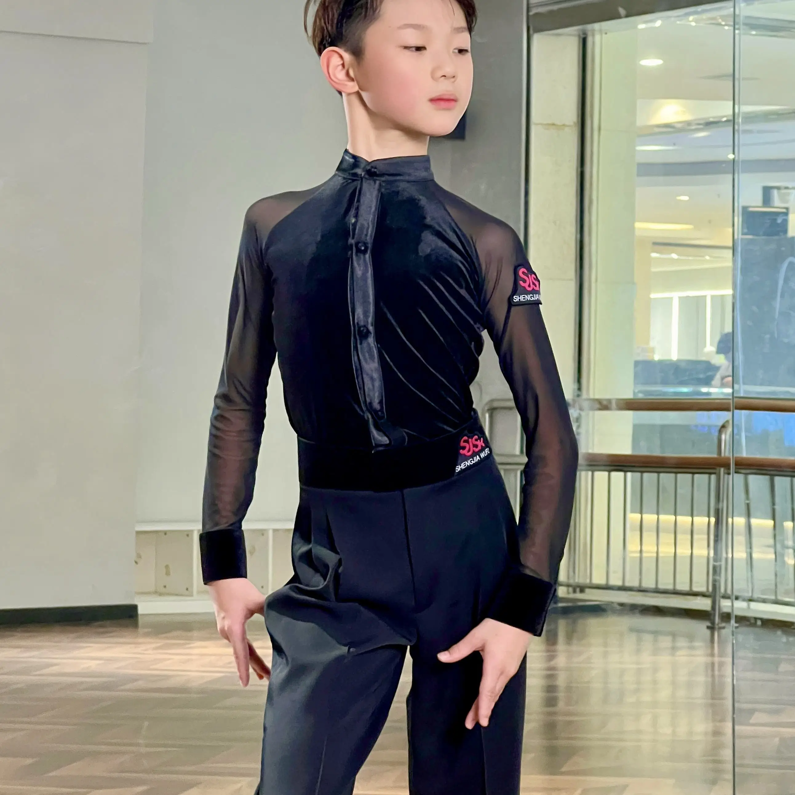 Boys Latin Dance Tops Velvet Mesh Patchwork Long Sleeve Shirts Chacha Rumba Tango Children Latin Dance Performance Wear DN20234
Boys Latin Dance Tops Velvet Mesh Patchwork Long Sleeve Shirts Chacha Rumba Tango Children Latin Dance Performance Wear DN20234