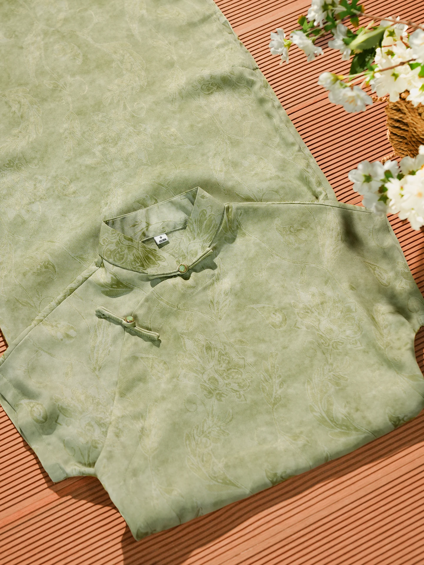 een Young Sle Thin Full Opening Ancient Method Work Suitable Beautiful Mid-Length Qipao with Long Sves
een Young Sle Thin Full Opening Ancient Method Work Suitable Beautiful Mid-Length Qipao with Long Sves