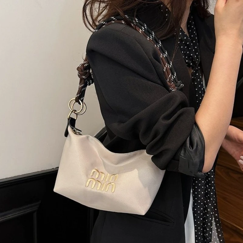 Women's Single Shoulder Bag Style Braided Cord Patchwork Embroidered Crossbody Bag Fashion Oxford Cloth Single Shoulder Bag
Women's Single Shoulder Bag Style Braided Cord Patchwork Embroidered Crossbody Bag Fashion Oxford Cloth Single Shoulder Bag