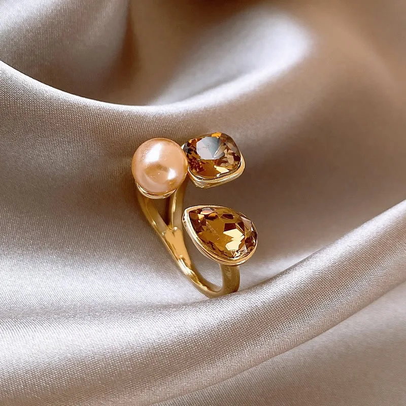 A pair of rhombus iris flower wide-faced open rings, medieval rings, retro light luxury temperament jewelry jewelry
A pair of rhombus iris flower wide-faced open rings, medieval rings, retro light luxury temperament jewelry jewelry