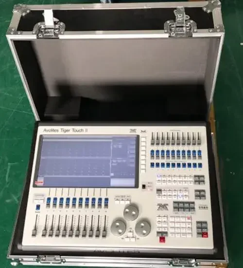 System Built-in Library Editing Software 15.4in Screen DMX 512 Lighting Consoles Tiger Touch TT II Stage Light Controller
System Built-in Library Editing Software 15.4in Screen DMX 512 Lighting Consoles Tiger Touch TT II Stage Light Controller