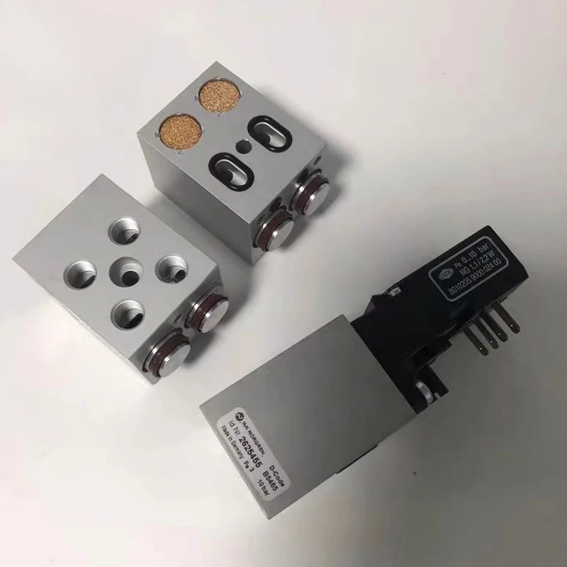 1 pcs for Roland printing machine accessories R700/900 solenoid Valve Air pressure valve 2625455
1 pcs for Roland printing machine accessories R700/900 solenoid Valve Air pressure valve 2625455