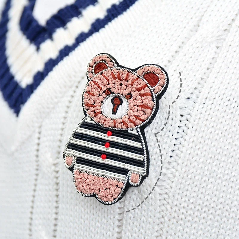 Hand Embroidered Indian Silk Ins Personalized Bear Brooch Men's and Women's Pins Brooch with Jewelry Cute Badge Corsage
Hand Embroidered Indian Silk Ins Personalized Bear Brooch Men's and Women's Pins Brooch with Jewelry Cute Badge Corsage