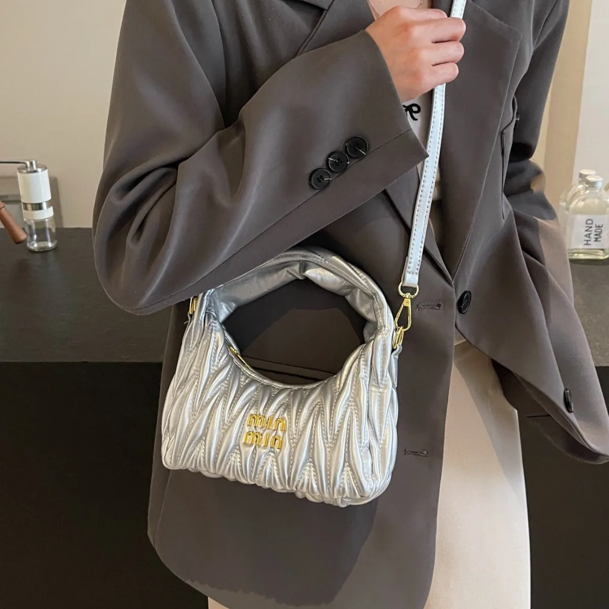 2025 Trendy Pleated Quilted Underarm Bag-Chic Chanled-Inspired Crescent Crossbody Handbag for Women,Unique Elegant Shoulder Bag
2025 Trendy Pleated Quilted Underarm Bag-Chic Chanled-Inspired Crescent Crossbody Handbag for Women,Unique Elegant Shoulder Bag
