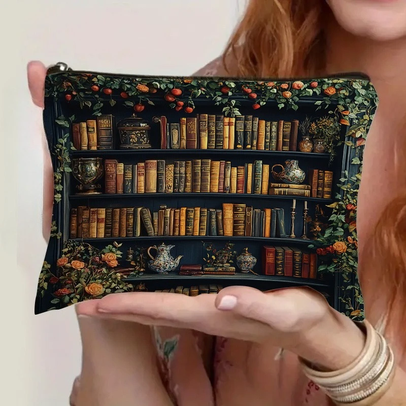 Женская косметичка из полиэстера, серия модных книжных полок, подходит для отдыха, путешествий на свежем воздухе и ежедневного использования
Женская косметичка из полиэстера, серия модных книжных полок, подходит для отдыха, путешествий на свежем воздухе и ежедневного использования