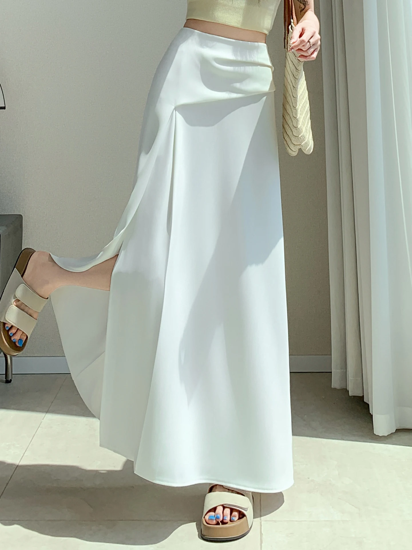 Ice Silk Asymmetrical Slit Suit Skirt Women's Summer Luxury High Waist Long A-Line Umbrella Skirt Soft Comfortable Commute
Ice Silk Asymmetrical Slit Suit Skirt Women's Summer Luxury High Waist Long A-Line Umbrella Skirt Soft Comfortable Commute
