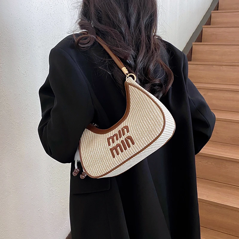 Elegant Trendy Crossbody Handbag For Women With Vintage Fashionable Letter Logo High-End Leather And Spacious Design
Elegant Trendy Crossbody Handbag For Women With Vintage Fashionable Letter Logo High-End Leather And Spacious Design