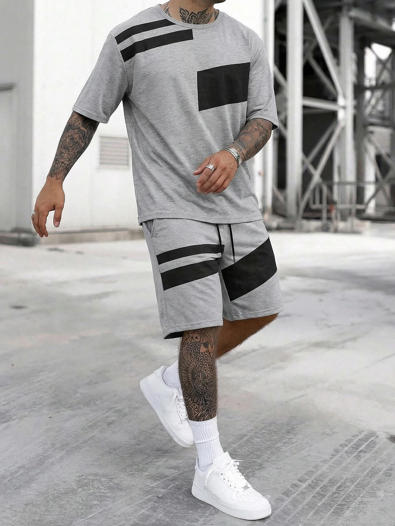 2pcs/Set Men's Solid Color Round Neck Short Sleeve T-Shirt & sports shorts,Fashionable and casual stitching sports suit
2pcs/Set Men's Solid Color Round Neck Short Sleeve T-Shirt & sports shorts,Fashionable and casual stitching sports suit