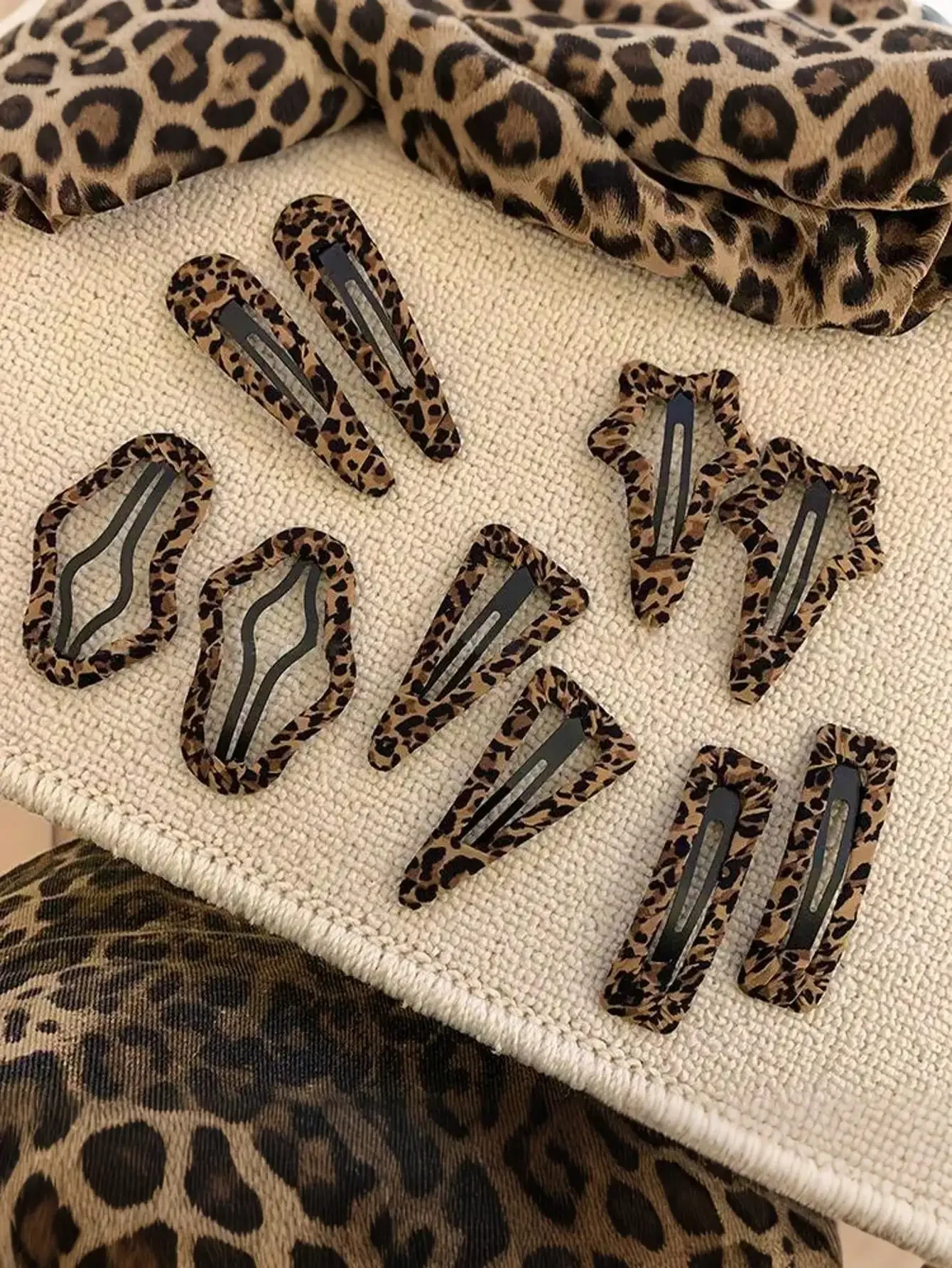 2pcs Leopard Print Hair Clips, Handmade Wrapped Non-Slip Hair Barrettes, Suitable For Women And Teens, Y2K Brown Animal Print Hair Accessories, Fit For Fine And Thick Hair, Suitable For Ponytail And Half-Up Hairstyles (Office, Party, Date, Daily) Teacher,
2pcs Leopard Print Hair Clips, Handmade Wrapped Non-Slip Hair Barrettes, Suitable For Women And Teens, Y2K Brown Animal Print Hair Accessories, Fit For Fine And Thick Hair, Suitable For Ponytail And Half-Up Hairstyles (Office, Party, Date, Daily) Teacher,