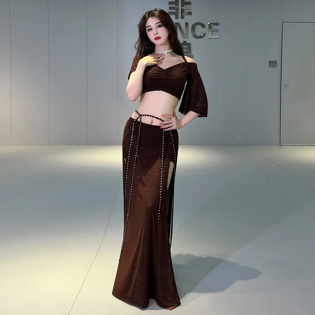 1set/lot woman sexy belly dance costumes lady training dancing clothing off shoulder top and slit skirt
1set/lot woman sexy belly dance costumes lady training dancing clothing off shoulder top and slit skirt