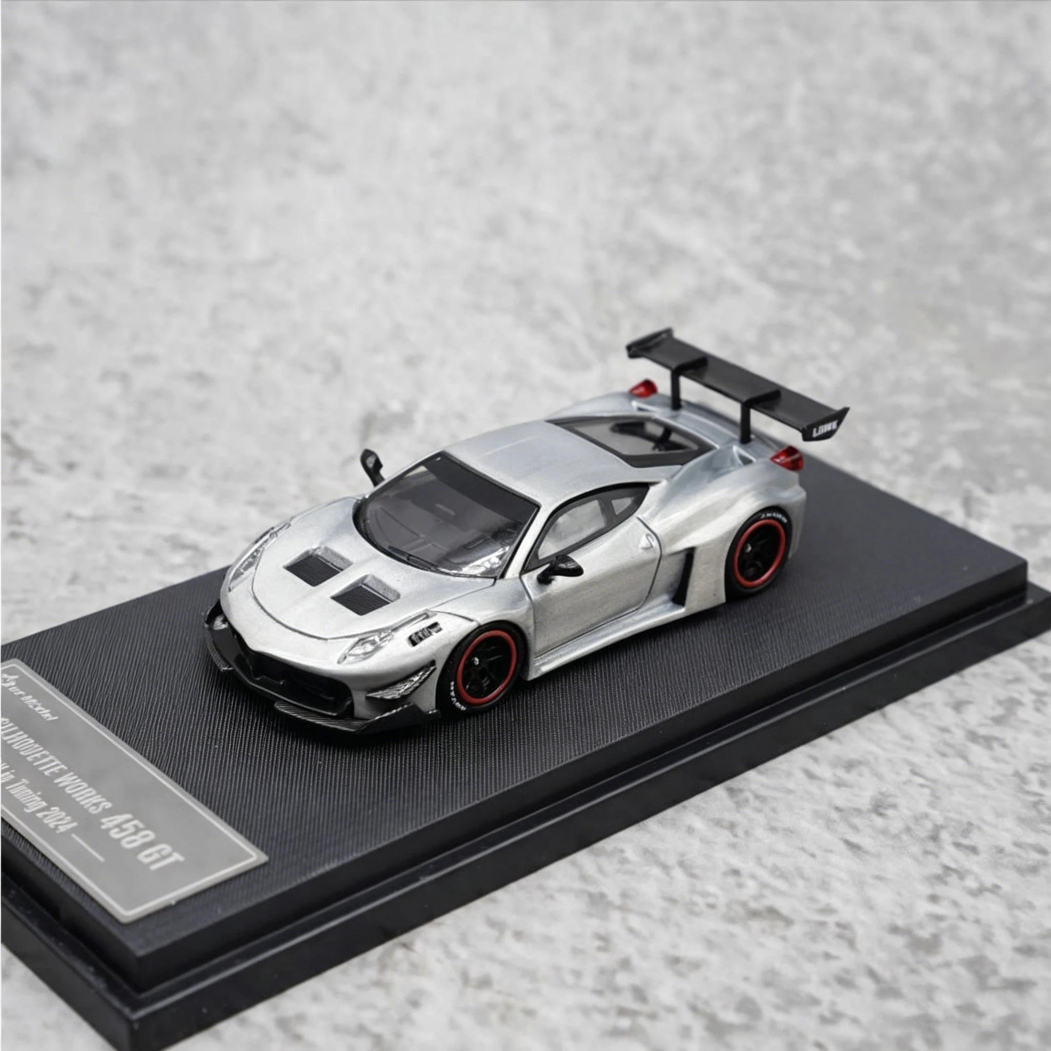 Модель Star Model 1:64 LB--Silhouette Works Ferrari 458 GT белого цвета, литая под давлением, в наличии, готова к отправке.
Модель Star Model 1:64 LB--Silhouette Works Ferrari 458 GT белого цвета, литая под давлением, в наличии, готова к отправке.