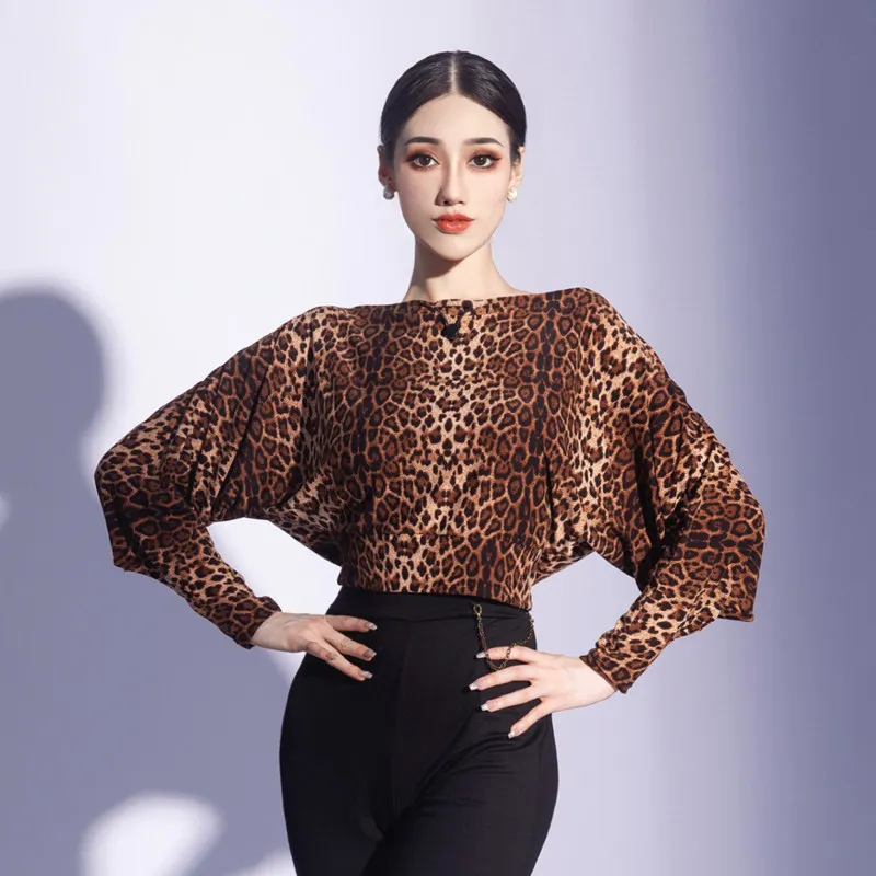 customized Loose fitting top for women Latin modern dance top Chinese classical adjustable neckline bat sleeves
customized Loose fitting top for women Latin modern dance top Chinese classical adjustable neckline bat sleeves