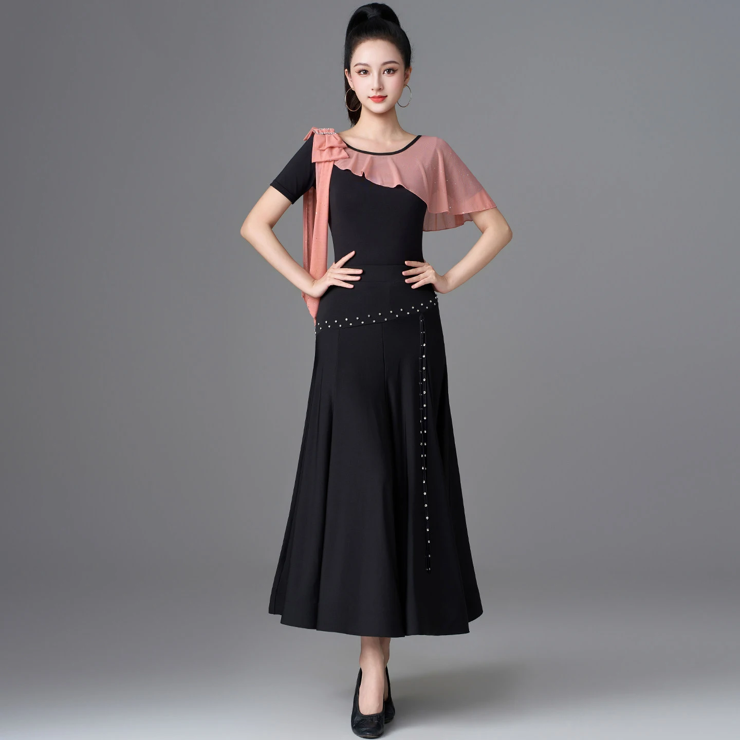 2026 Modern Dance Performance Costumes For Women Adult Short Sleeved Big Swing Skirts Waltz Ladies Ballroom Dance Clothes XH4986
2026 Modern Dance Performance Costumes For Women Adult Short Sleeved Big Swing Skirts Waltz Ladies Ballroom Dance Clothes XH4986