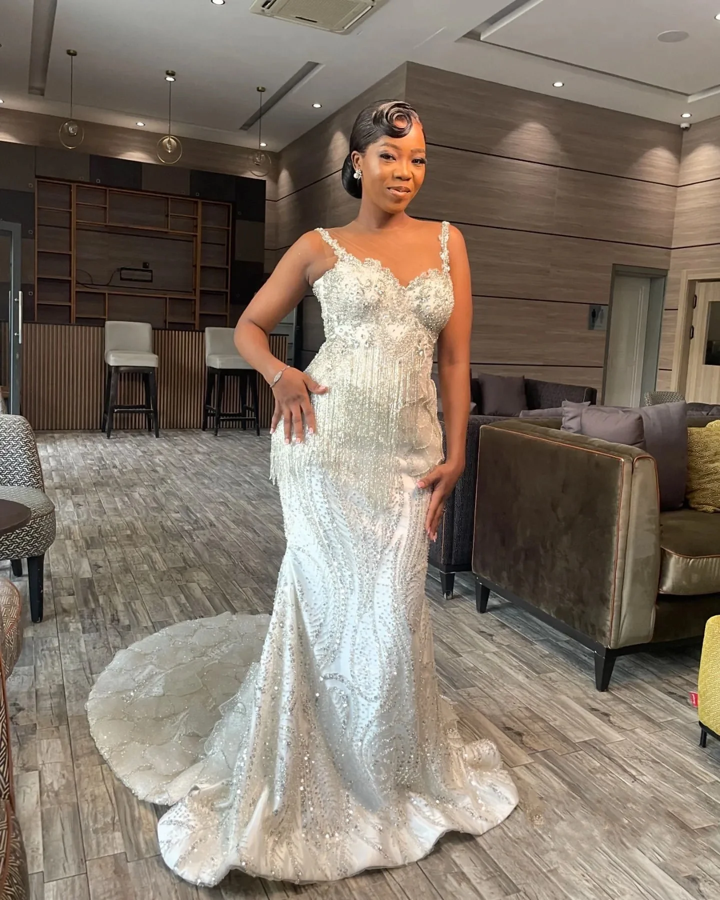 Aso Ebi Plus Size Off Shoulder Mermaid Wedding Dresses Rhinestones Beadings Flowers Sequined Lace Neck Bridal Gowns Dress
Aso Ebi Plus Size Off Shoulder Mermaid Wedding Dresses Rhinestones Beadings Flowers Sequined Lace Neck Bridal Gowns Dress