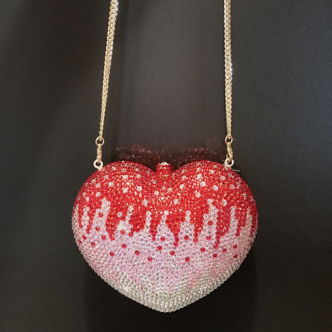 Разноцветная сумка для ужина с бриллиантами, розовая любовь, полный камень, банкетная сумка со стразами, персиковое сердце, маленькая сумка высокого качества Vip-бренда
Разноцветная сумка для ужина с бриллиантами, розовая любовь, полный камень, банкетная сумка со стразами, персиковое сердце, маленькая сумка высокого качества Vip-бренда