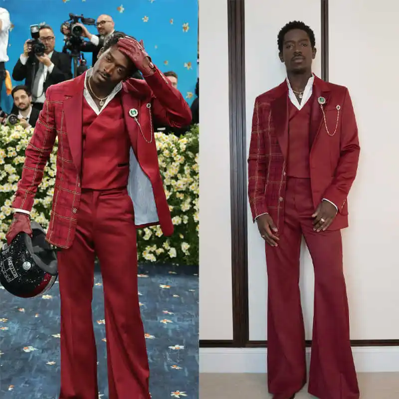 Dramatic Plaid Pattern Men's 3-Piece Blazer Set Flared Pants Formal Suit for Red Carpet Gala Events Jaqueta Masculina Customized
Dramatic Plaid Pattern Men's 3-Piece Blazer Set Flared Pants Formal Suit for Red Carpet Gala Events Jaqueta Masculina Customized